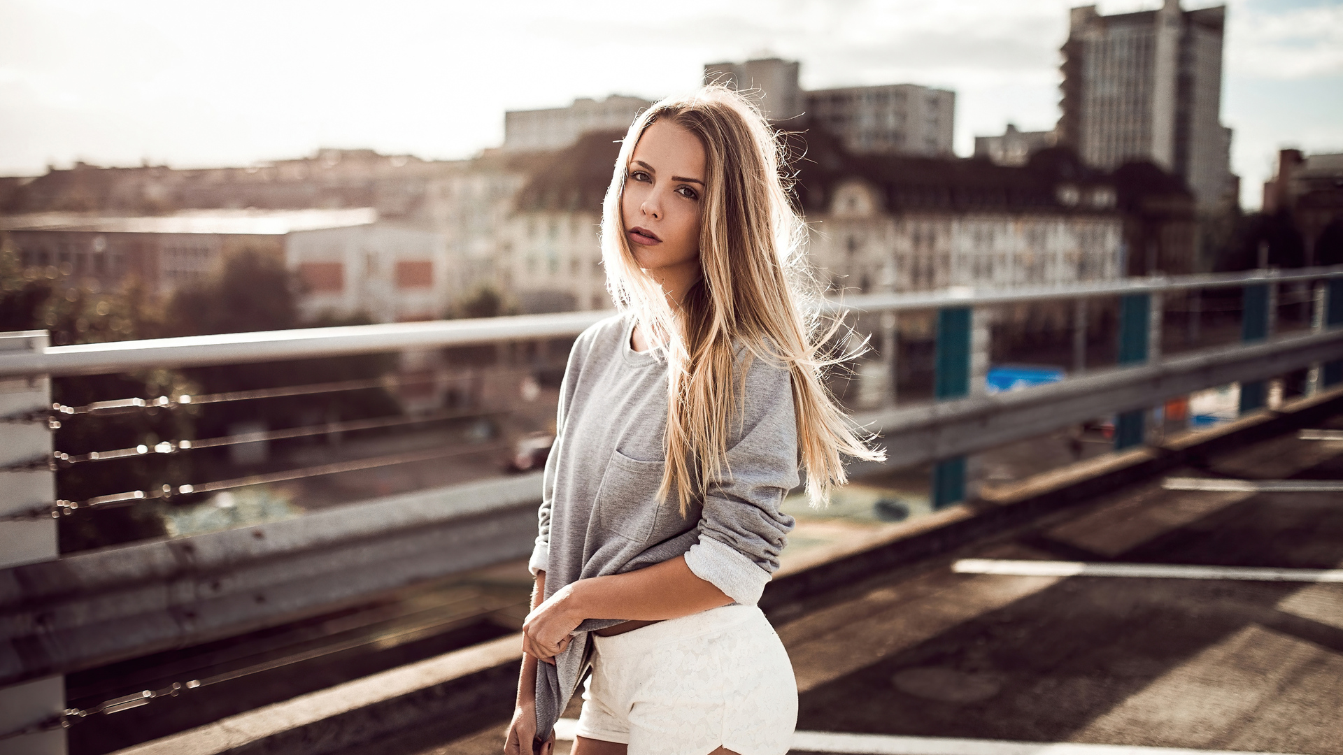 blonde-girl-open-rooftop-4k-x1-1920x1080.jpg