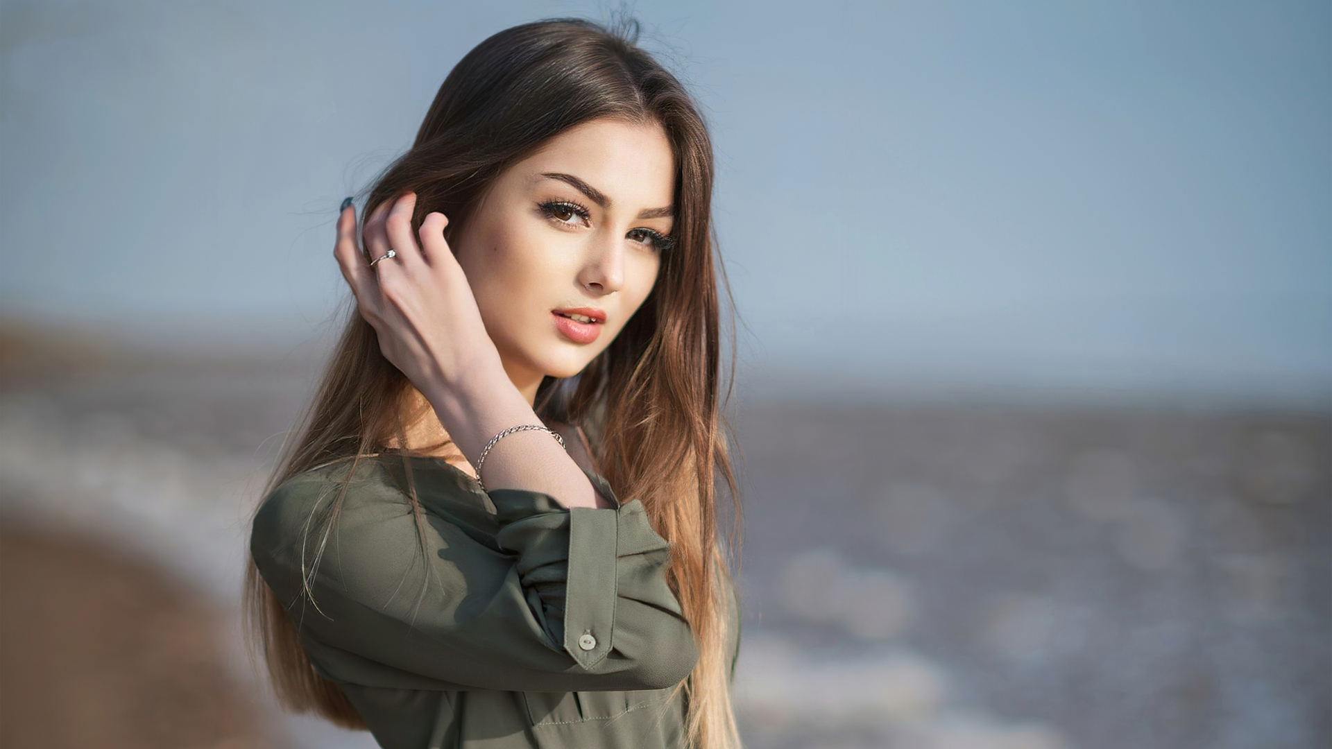 girl-adjusting-hairs-5k-94-1920x1080.jpg