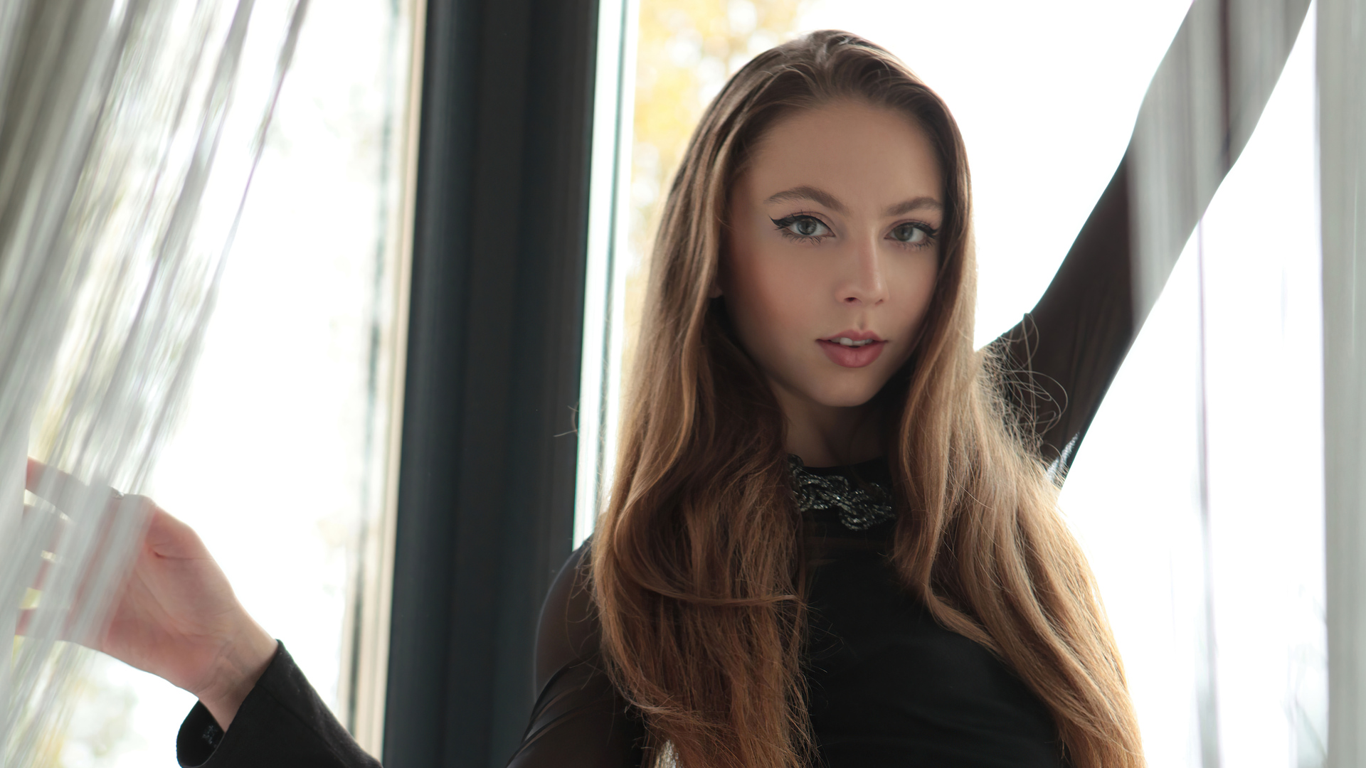 girl-black-dress-curtains-posing-5k-ce-1920x1080.jpg