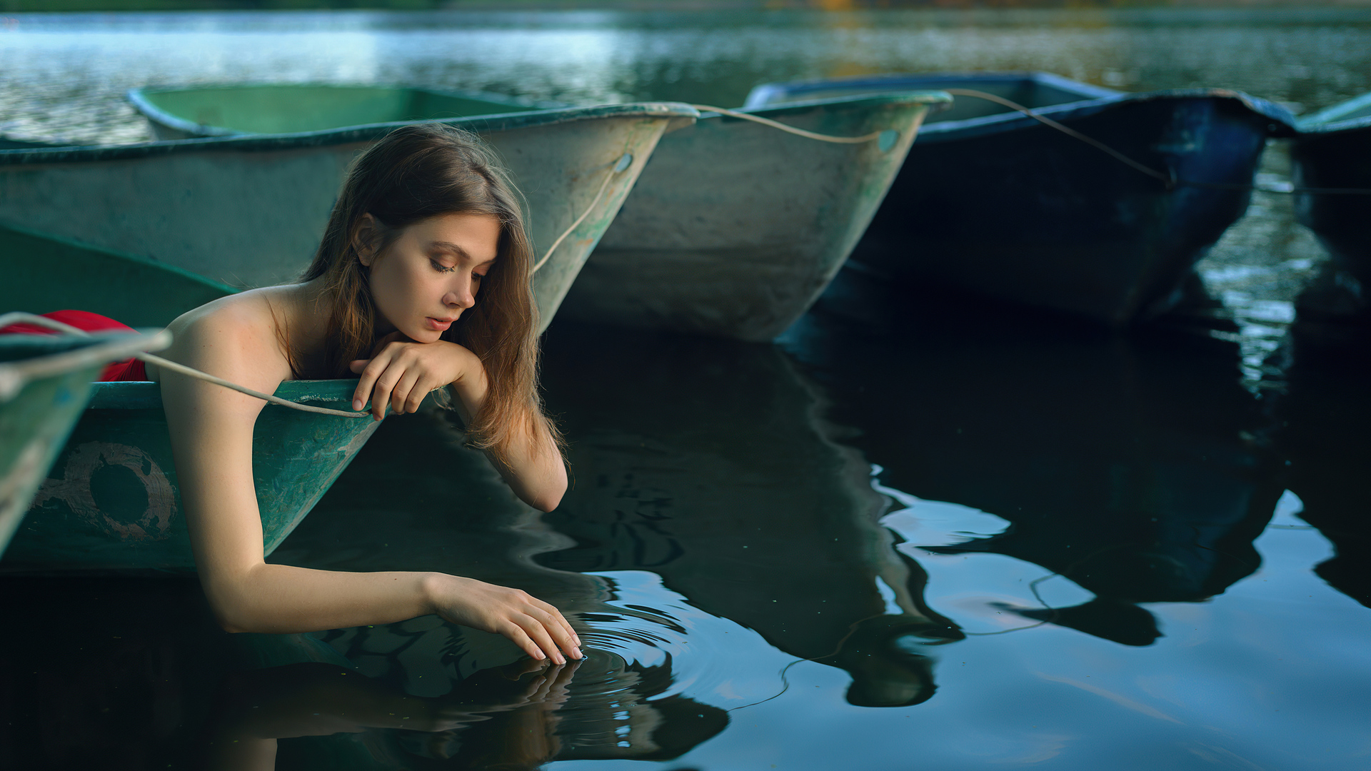 girl-boat-lake-silence-b2-1920x1080.jpg