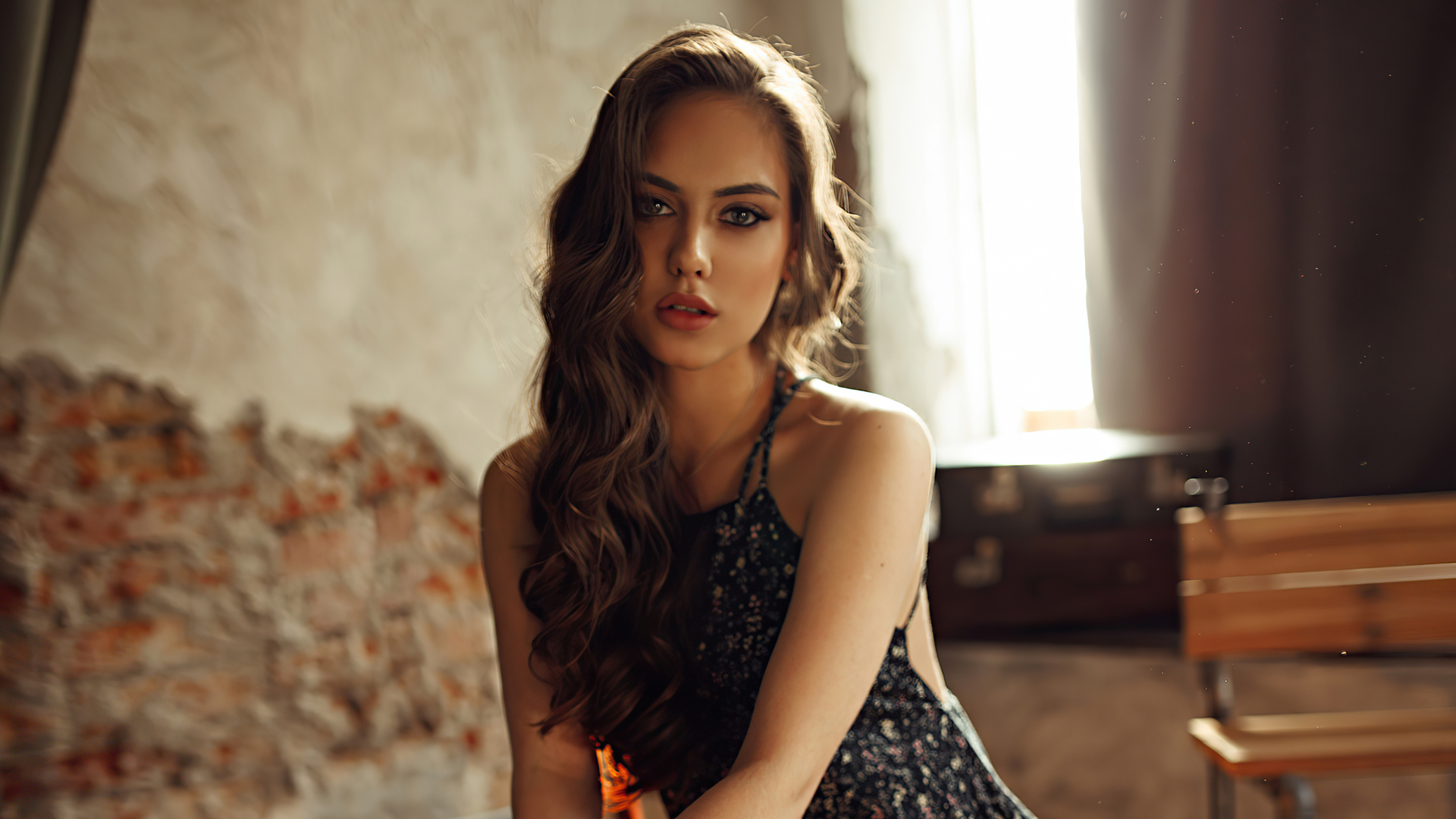 girl-chair-sitting-looking-at-viewer-4k-ro-1920x1080.jpg