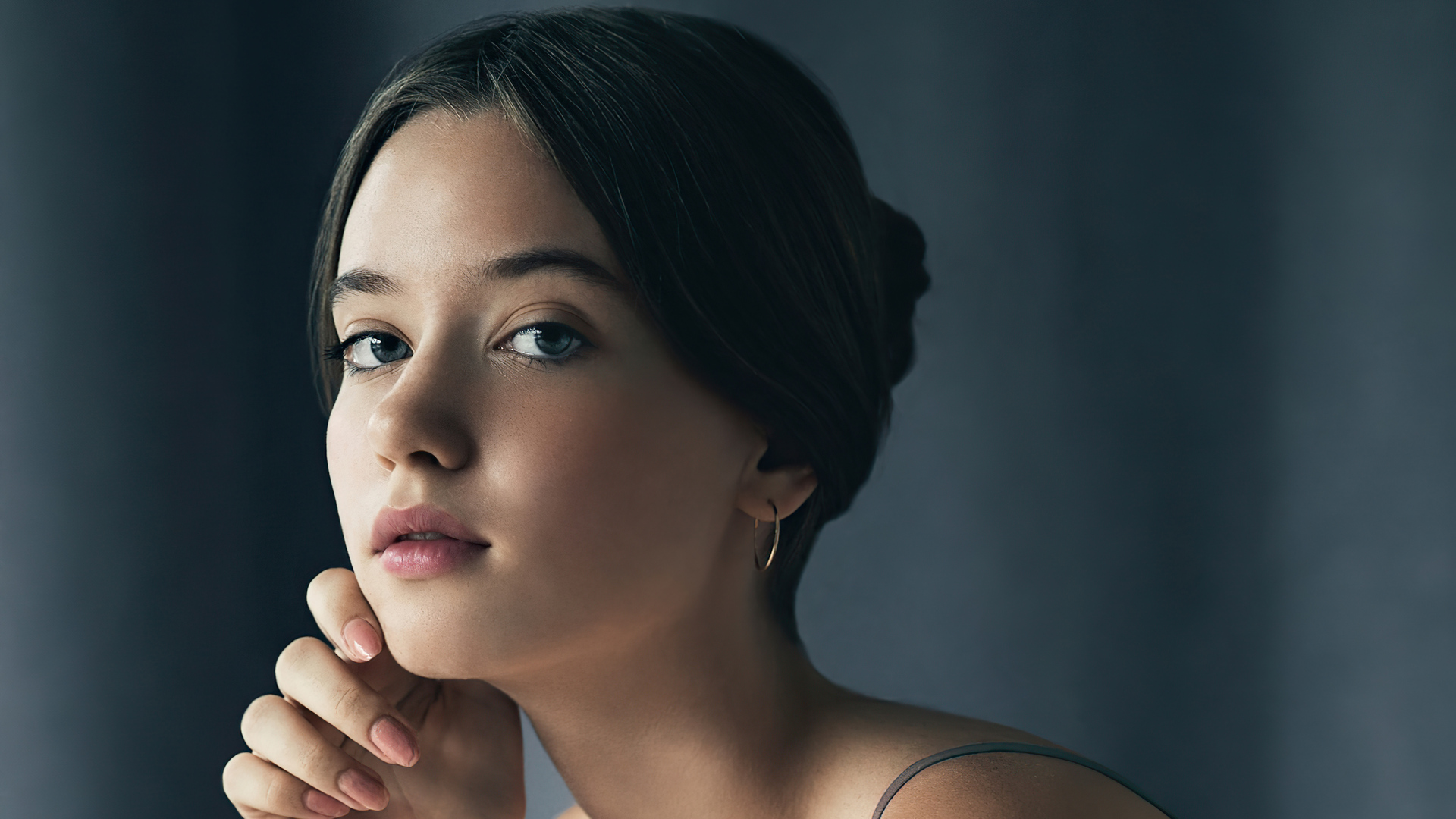 girl-hairbun-studio-photogrpahy-1b-1920x1080.jpg