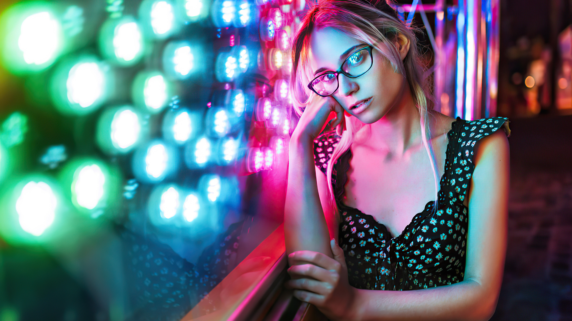 girl-lights-outdoor-4k-jn-1920x1080.jpg