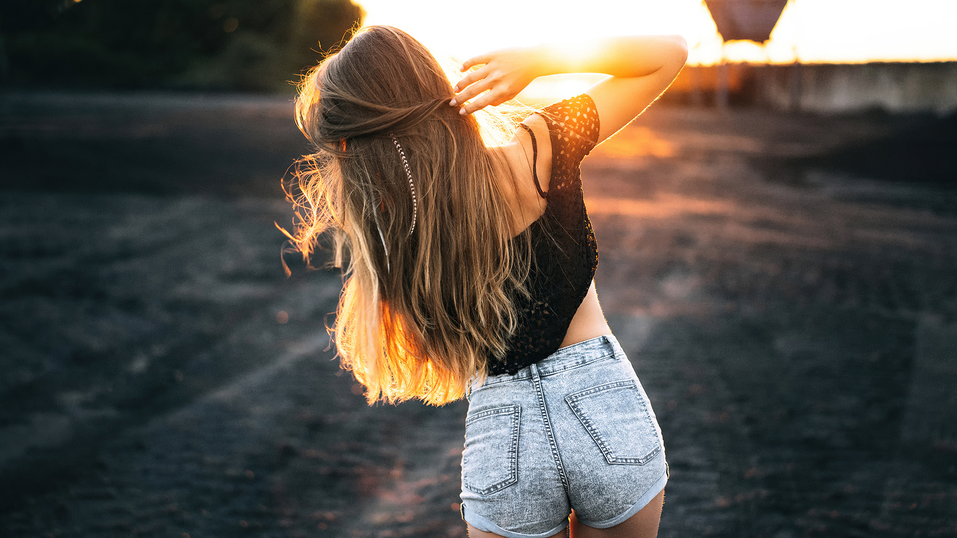 girl-long-blonde-hairs-4k-s2-1920x1080.jpg