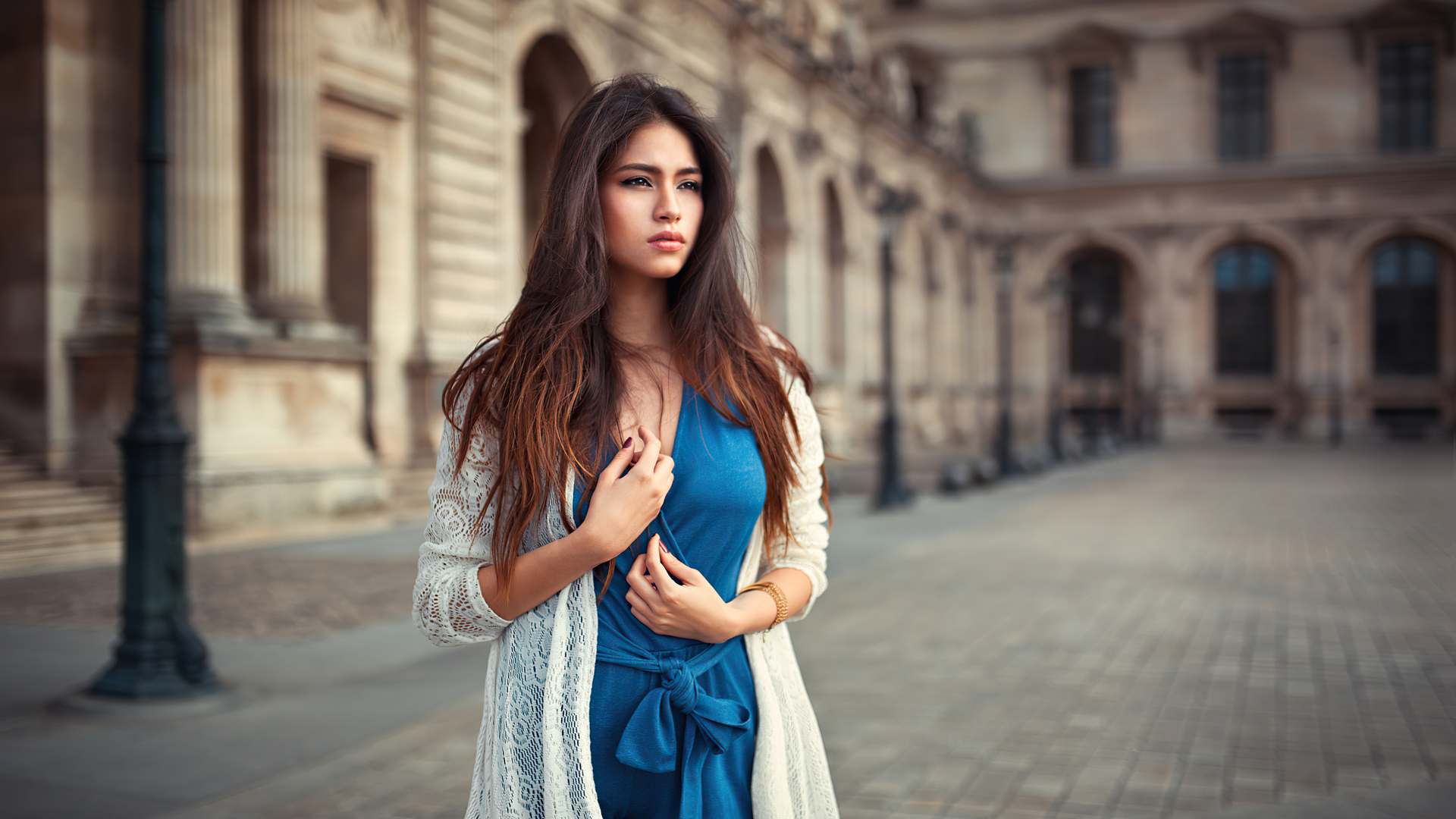 women-looking-away-blue-dress-4k-ym-1920x1080.jpg