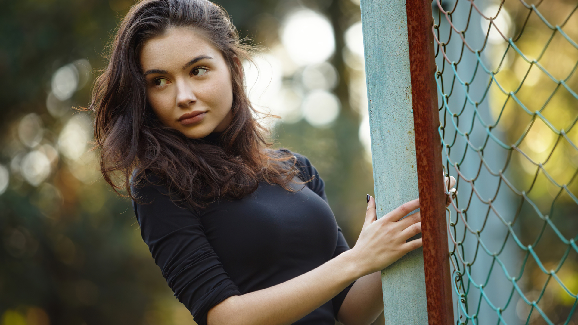 women-model-brunette-black-top-4k-7v-1920x1080.jpg