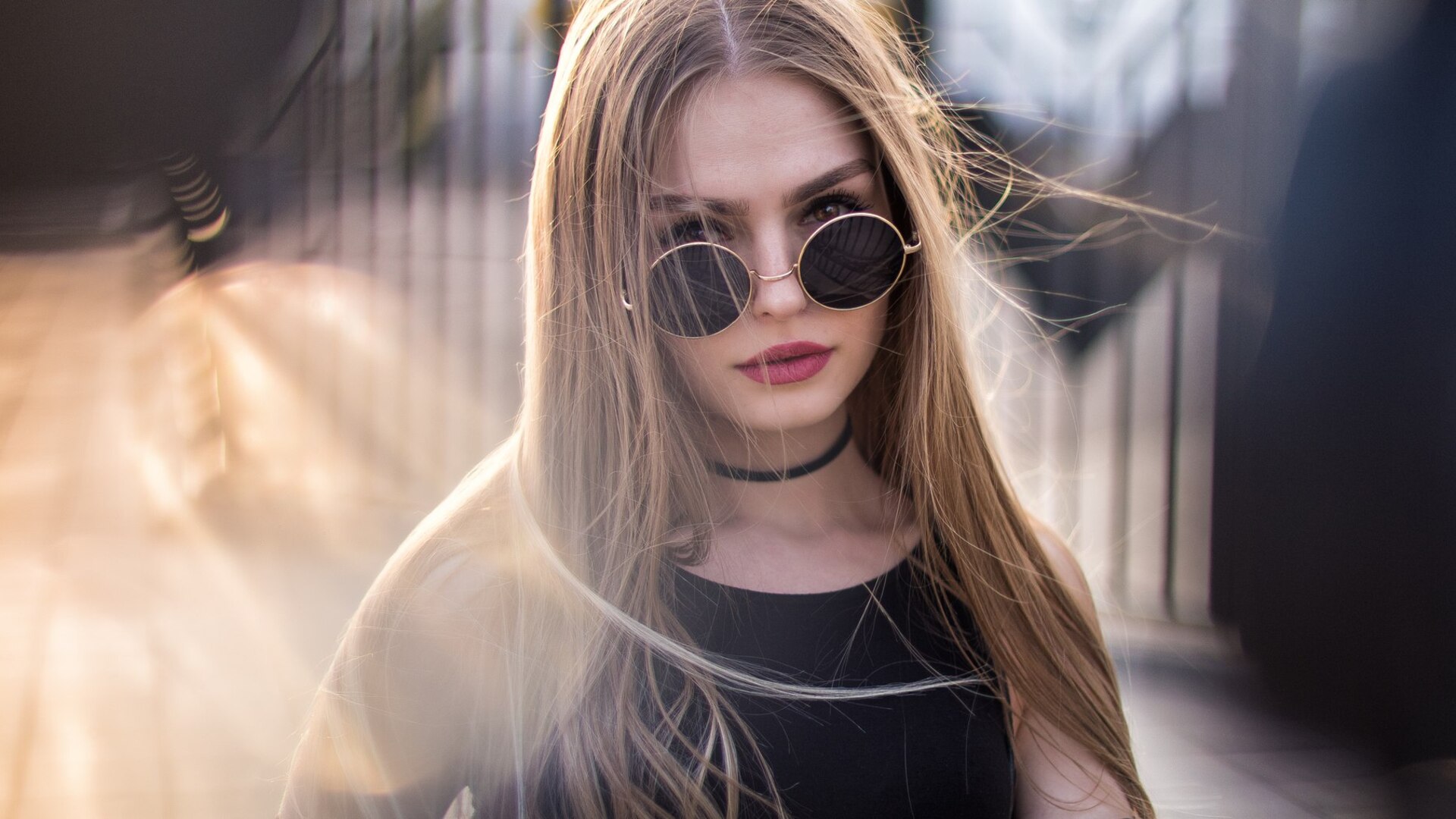 women-with-glasses-pv-1920x1080.jpg