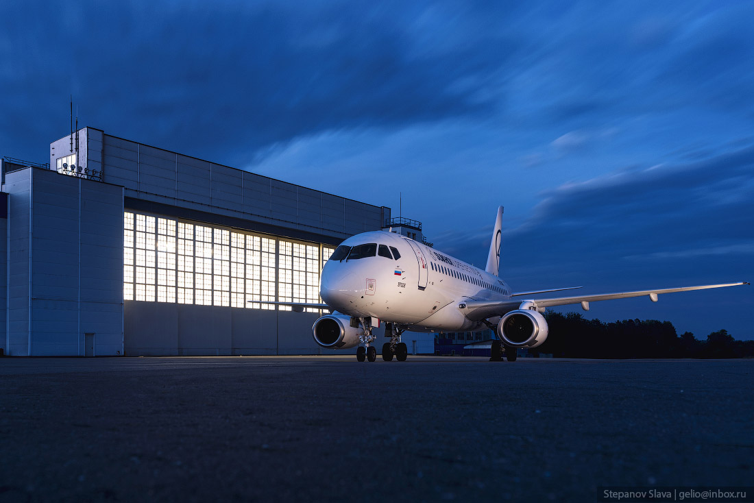 01_ssj100.jpg