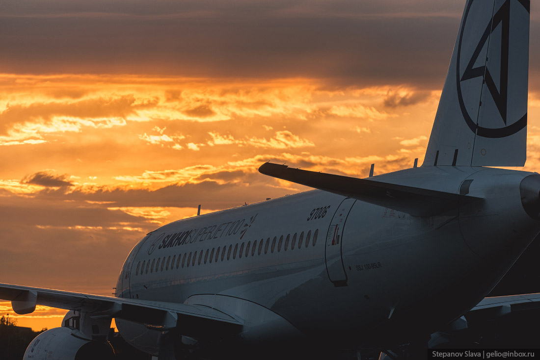 30_ssj100.jpg