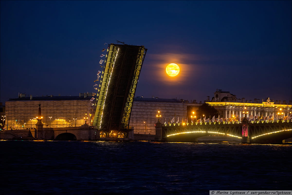 Full-Moon-in-St.-Petersburg-10.jpg
