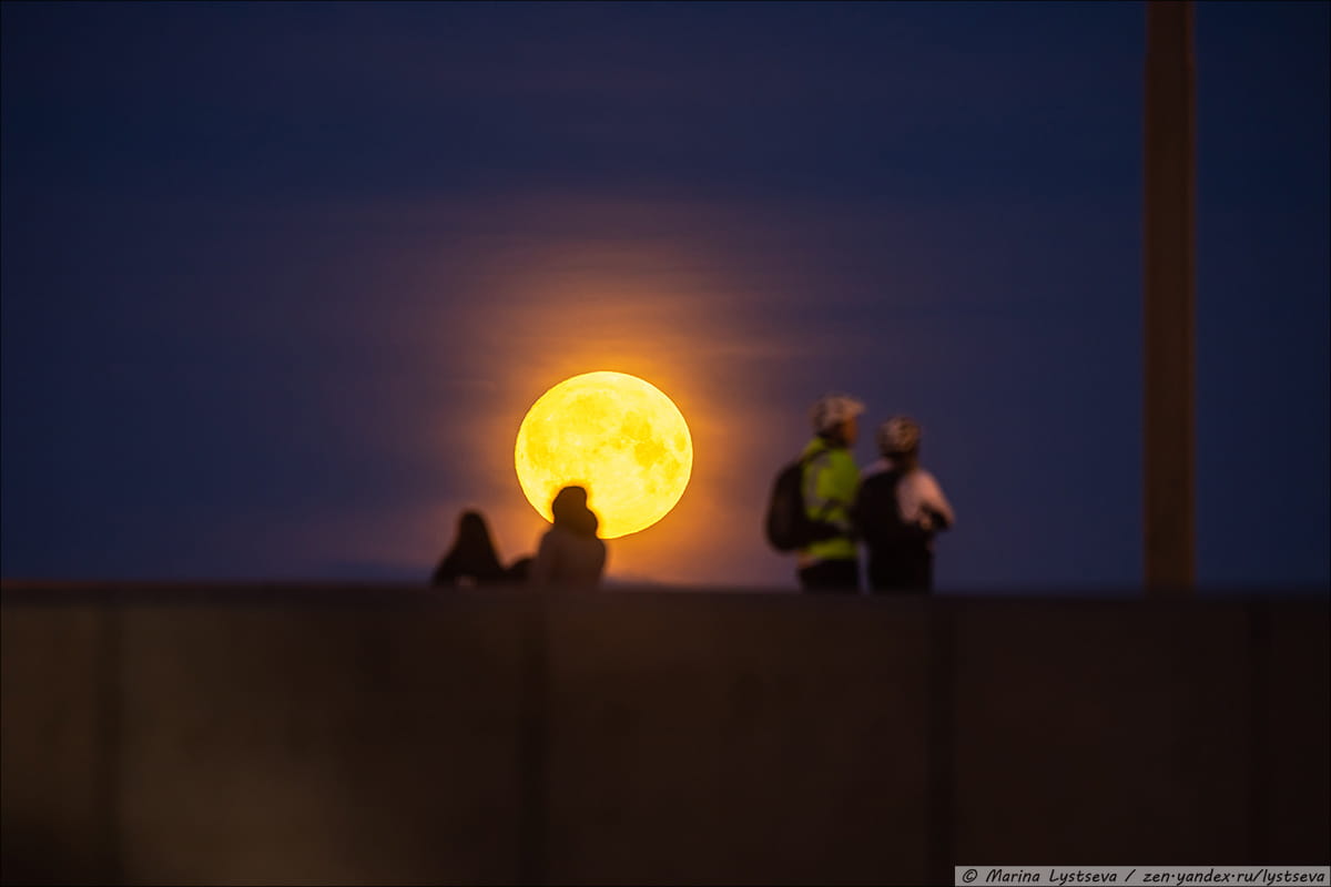 Full-Moon-in-St.-Petersburg-11.jpg
