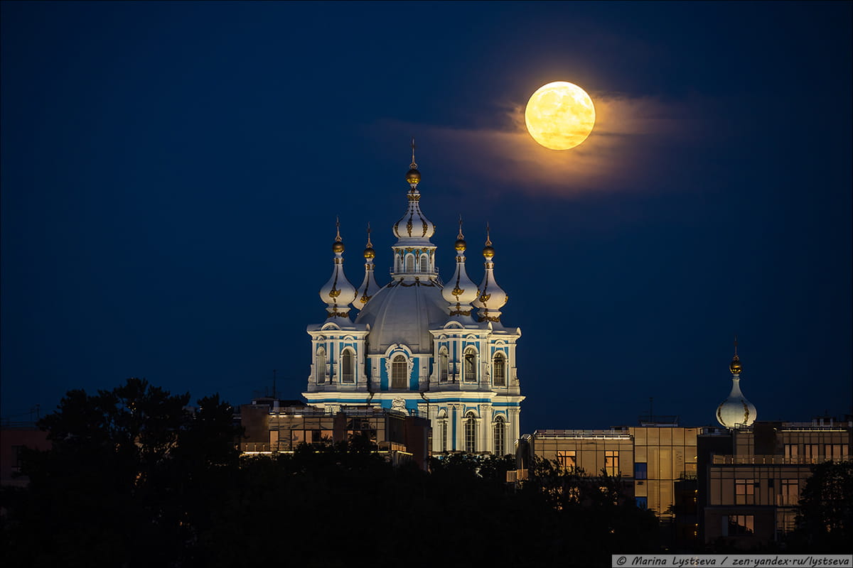 Full-Moon-in-St.-Petersburg-3.jpg