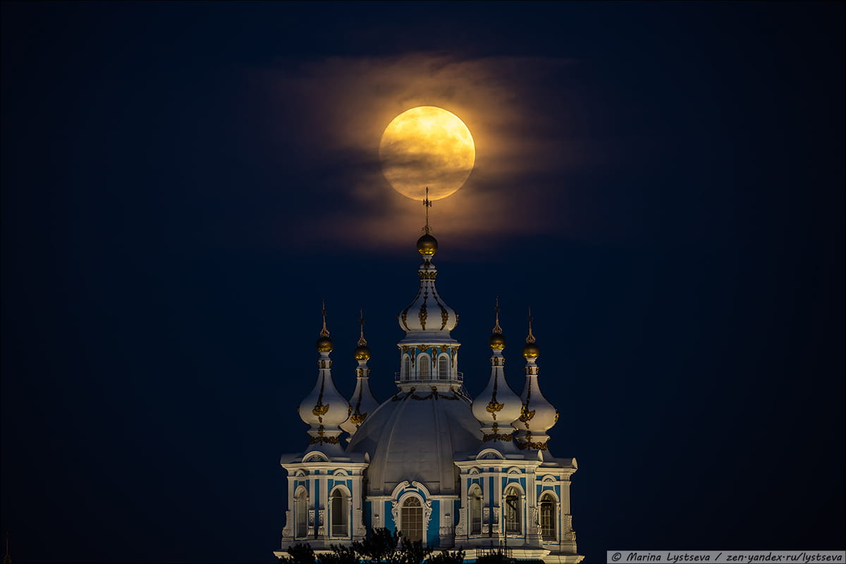 Full-Moon-in-St.-Petersburg-4.jpg