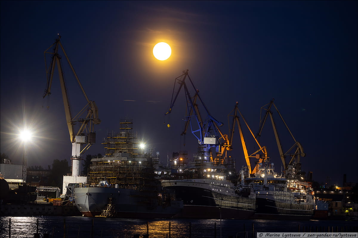 Full-Moon-in-St.-Petersburg-6.jpg