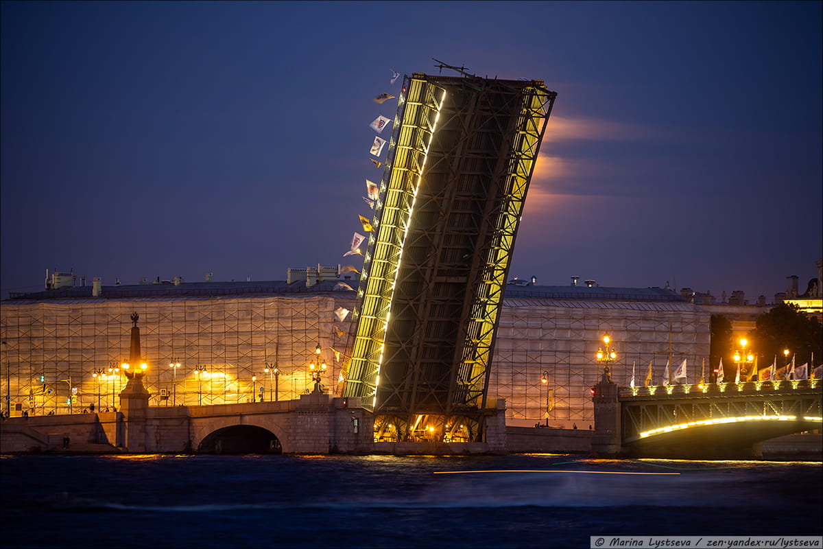 Full-Moon-in-St.-Petersburg-8.jpg