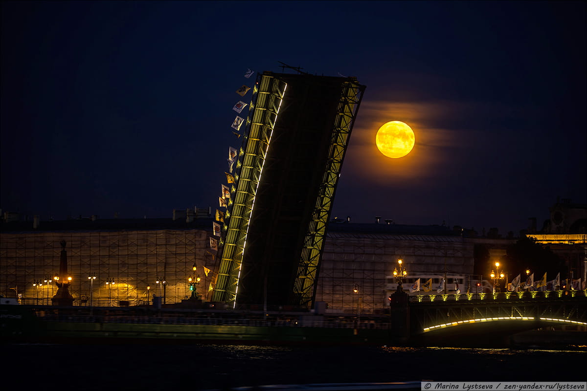 Full-Moon-in-St.-Petersburg-9.jpg