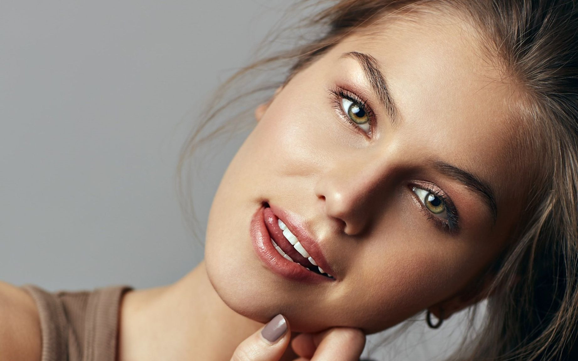 a-striking-close-up-portrait-of-a-beautiful-woman_1.jpg