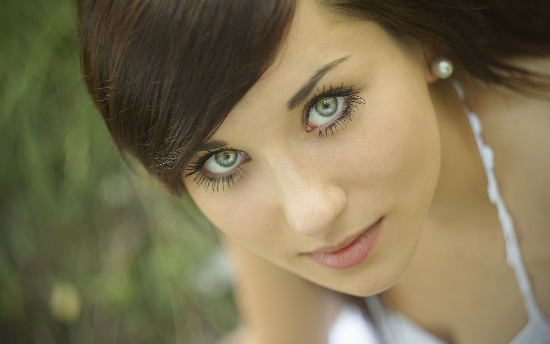 a-striking-close-up-portrait-of-a-beautiful-woman_11.jpg