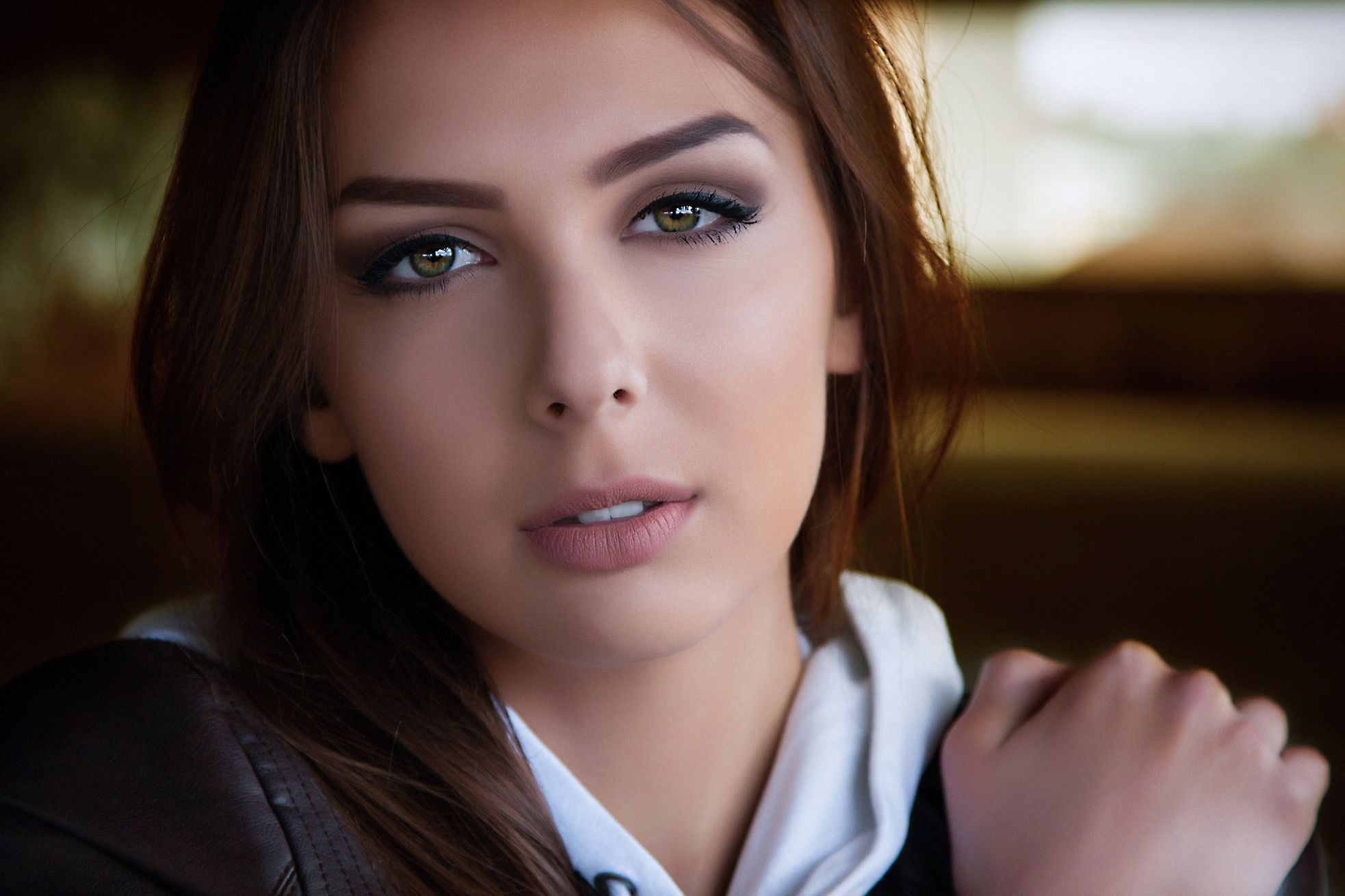 a-striking-close-up-portrait-of-a-beautiful-woman_3.jpg