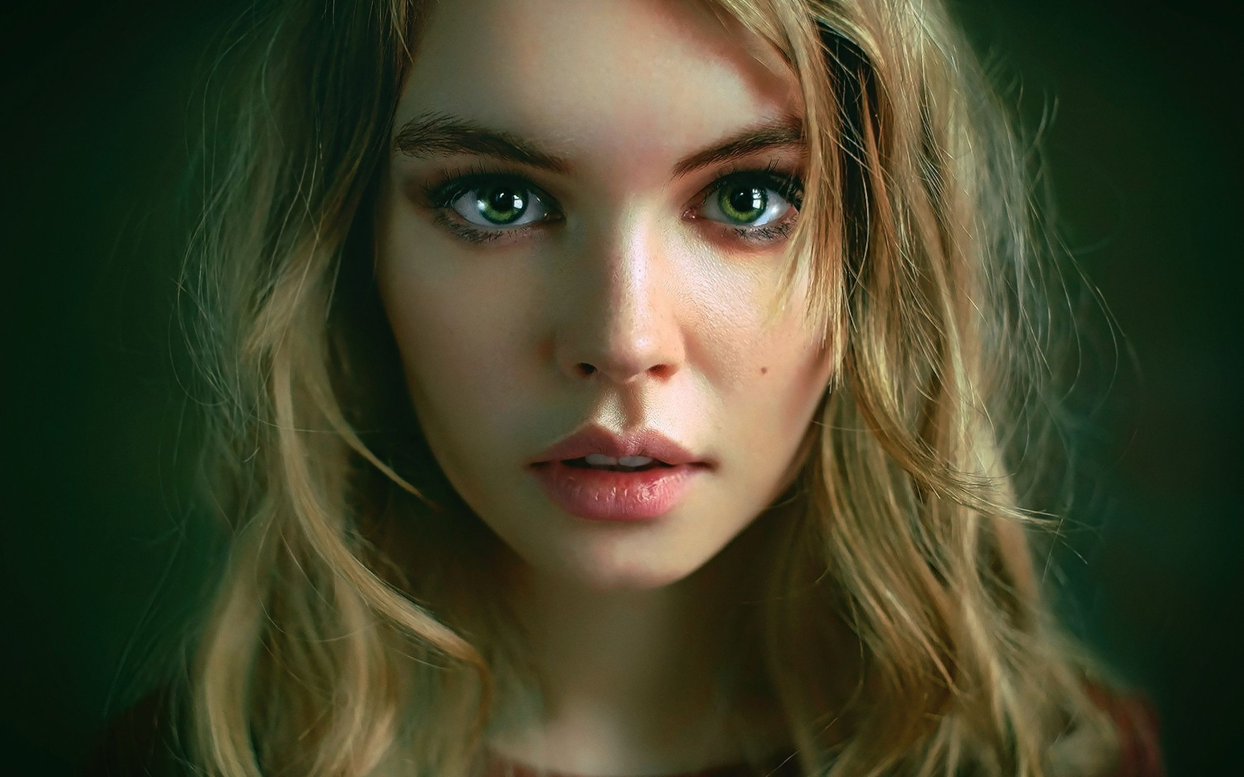 a-striking-close-up-portrait-of-a-beautiful-woman_5.jpg