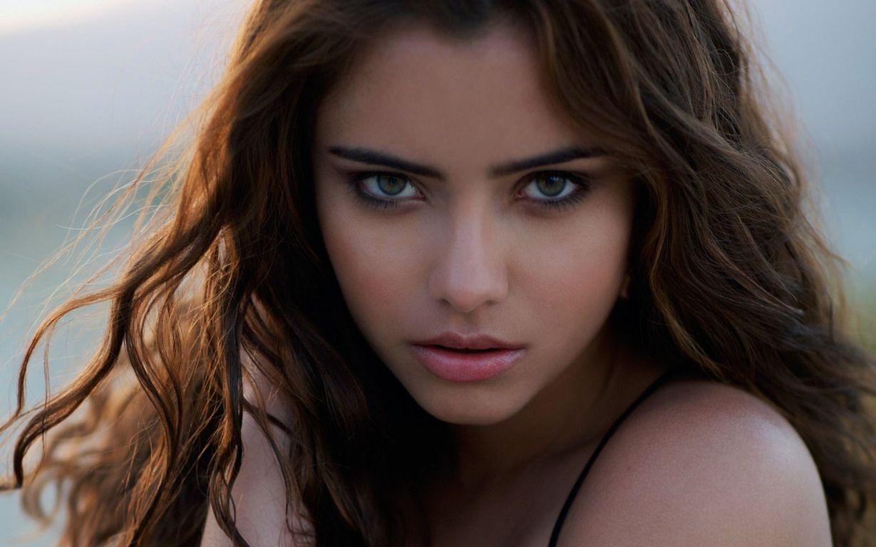 a-striking-close-up-portrait-of-a-beautiful-woman_7.jpg