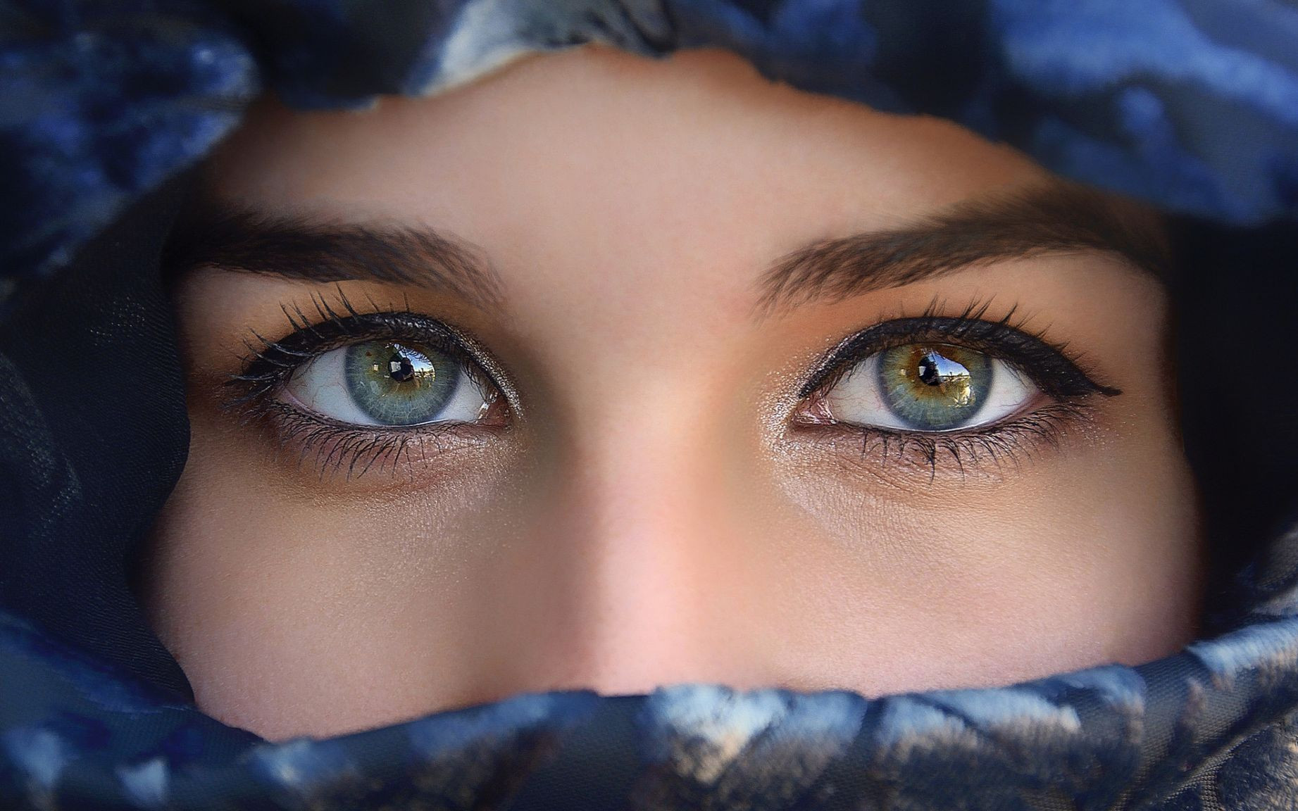 a-striking-close-up-portrait-of-a-beautiful-woman_8.jpg
