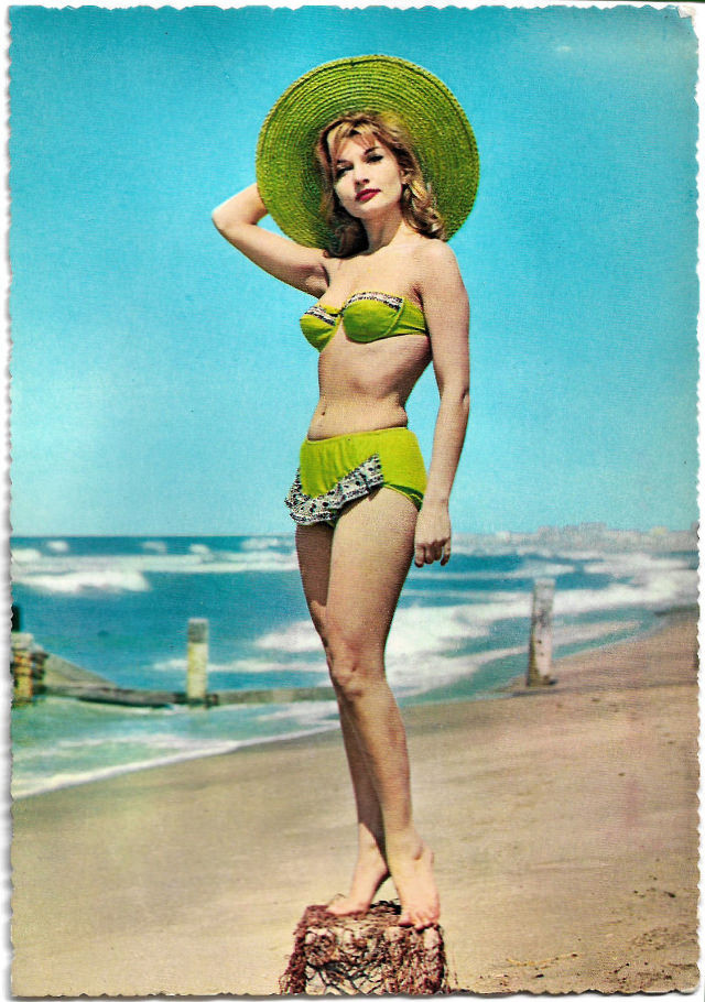 italian-pin-up-postcard-10.jpg