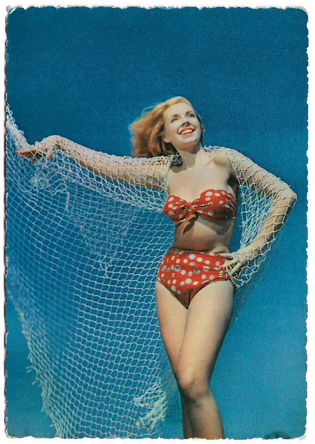 italian-pin-up-postcard-13.jpg