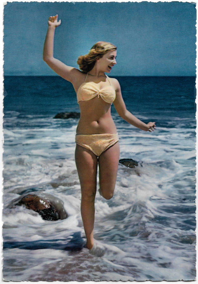 italian-pin-up-postcard-18.jpg