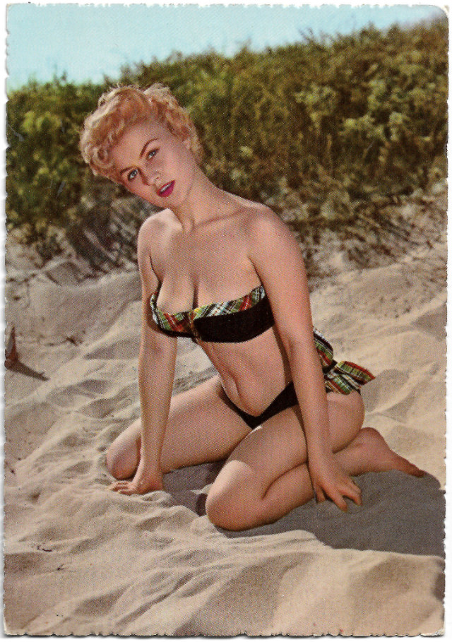 italian-pin-up-postcard-22.jpg