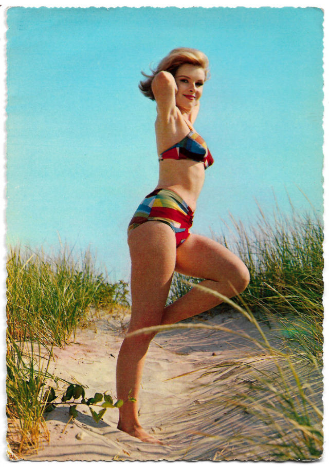 italian-pin-up-postcard-25.jpg