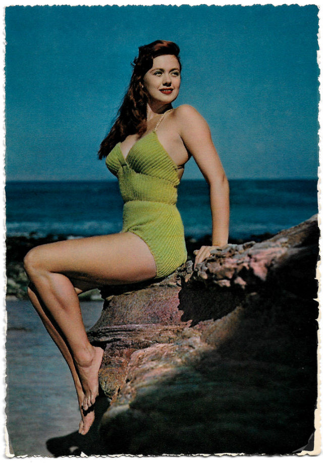 italian-pin-up-postcard-29.jpg