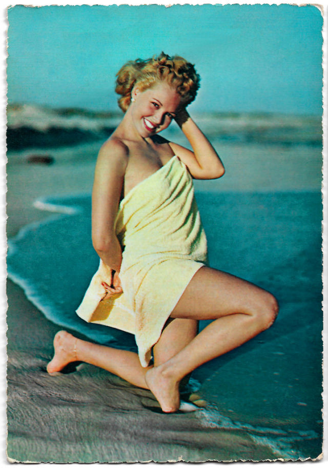 italian-pin-up-postcard-31.jpg