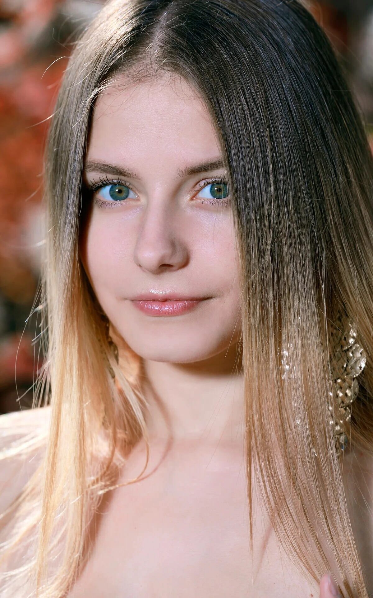 Model Dakota Pink 3
