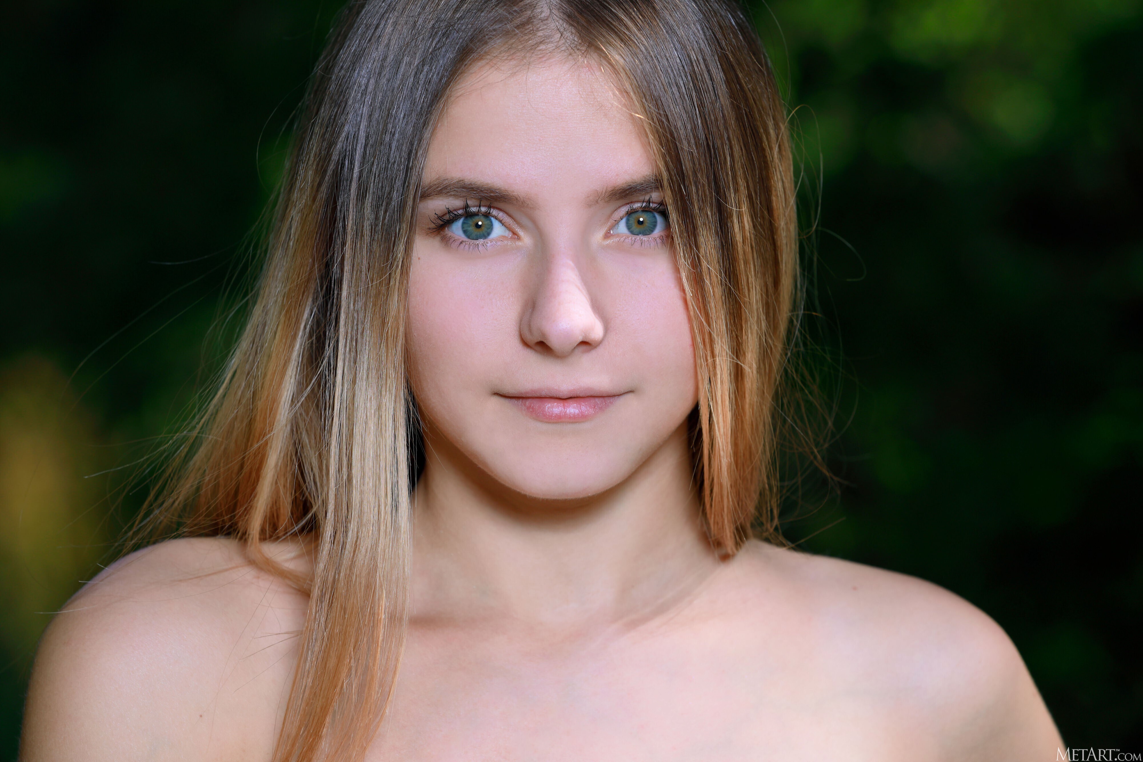 Model Dakota Pink 9
