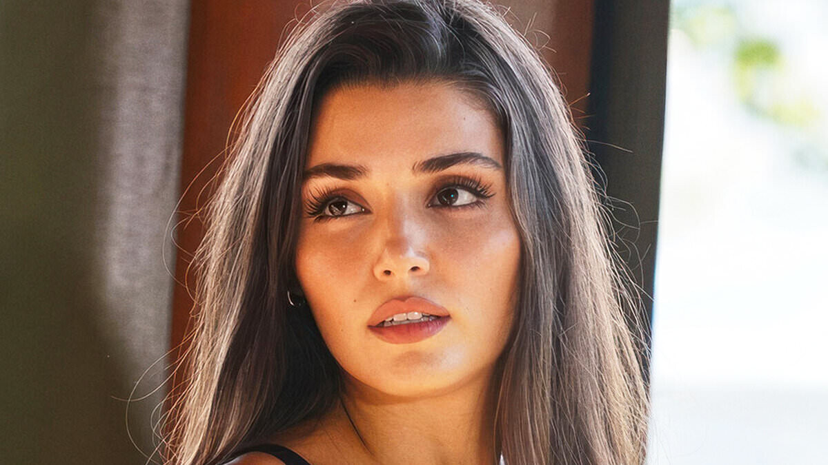 Hande Erçel 3