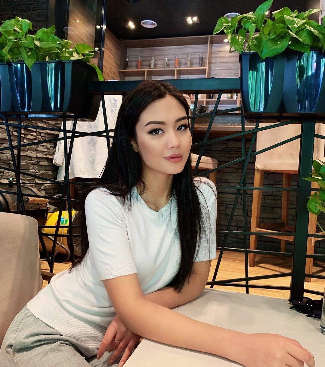 Beautiful Kazakh girls 20
