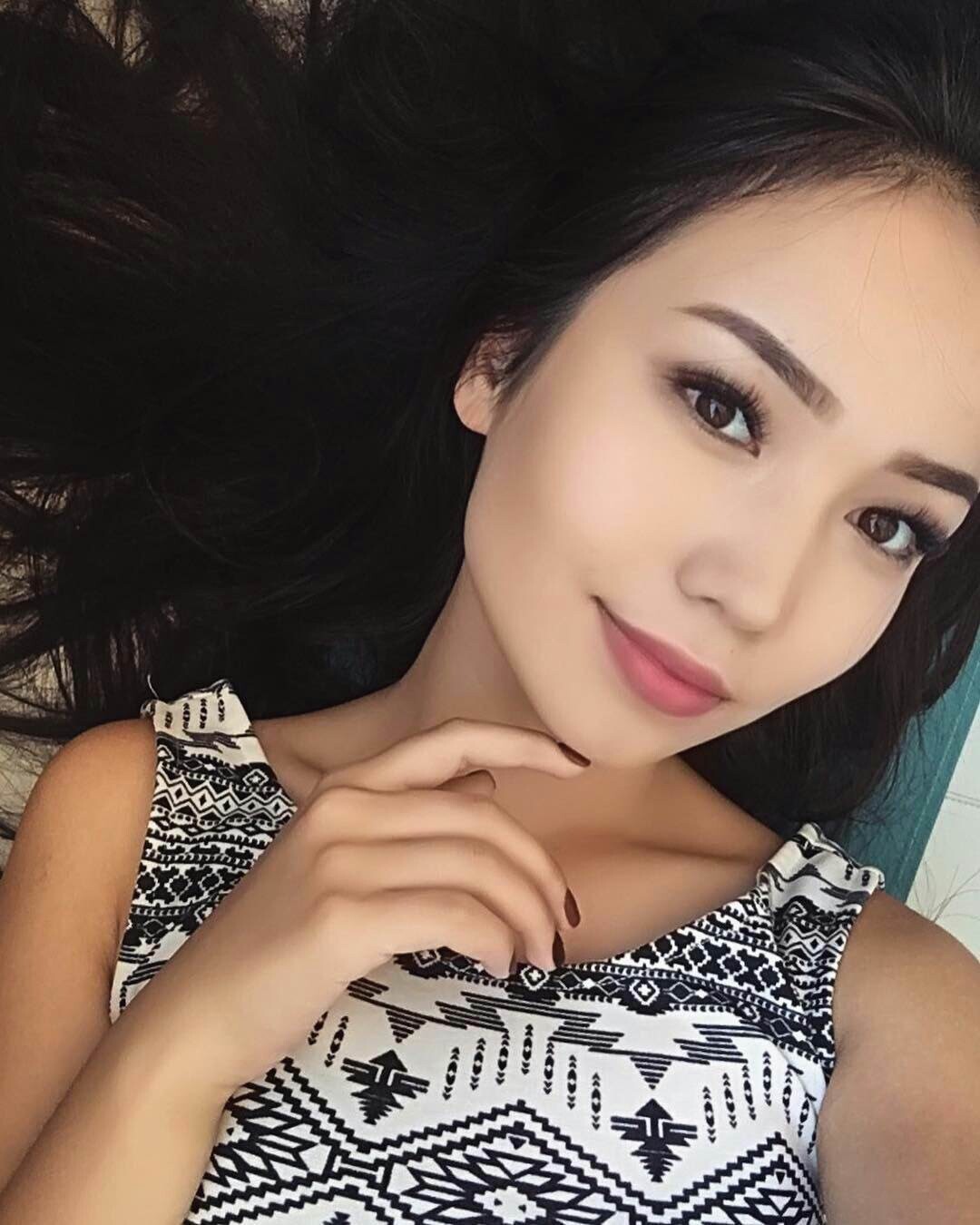 Beautiful Kazakh girls 25