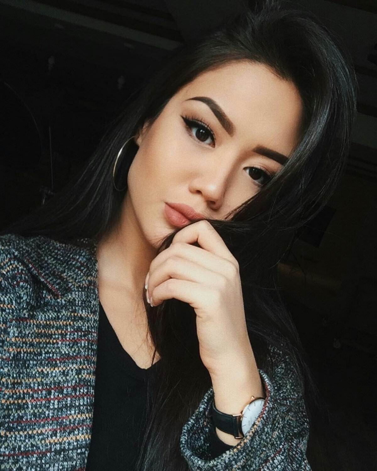 Beautiful Kazakh girls 2