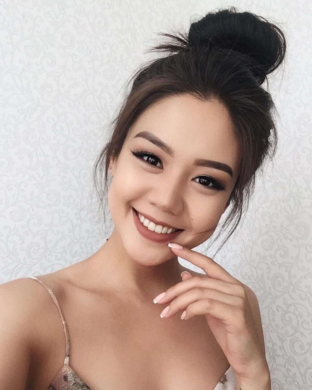 Beautiful Kazakh girls 33
