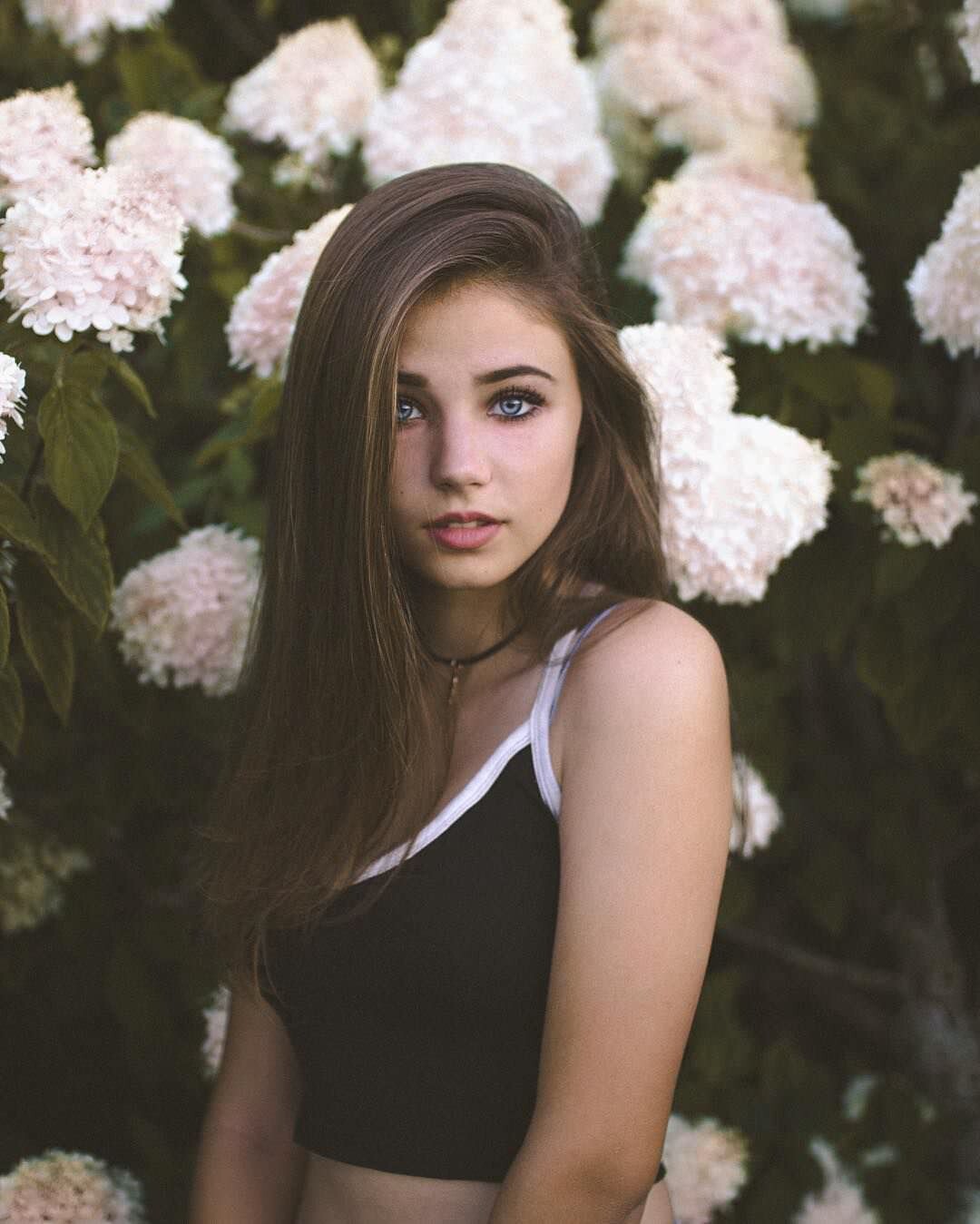 Model Claire Estabrook 2
