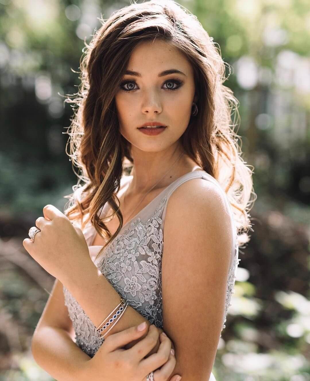 Model Claire Estabrook 6