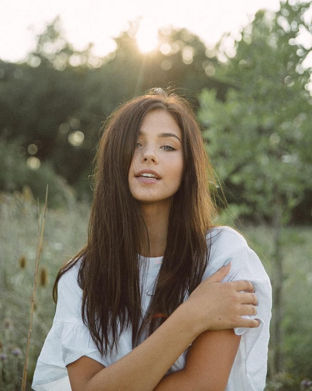 Model Claire Estabrook 7