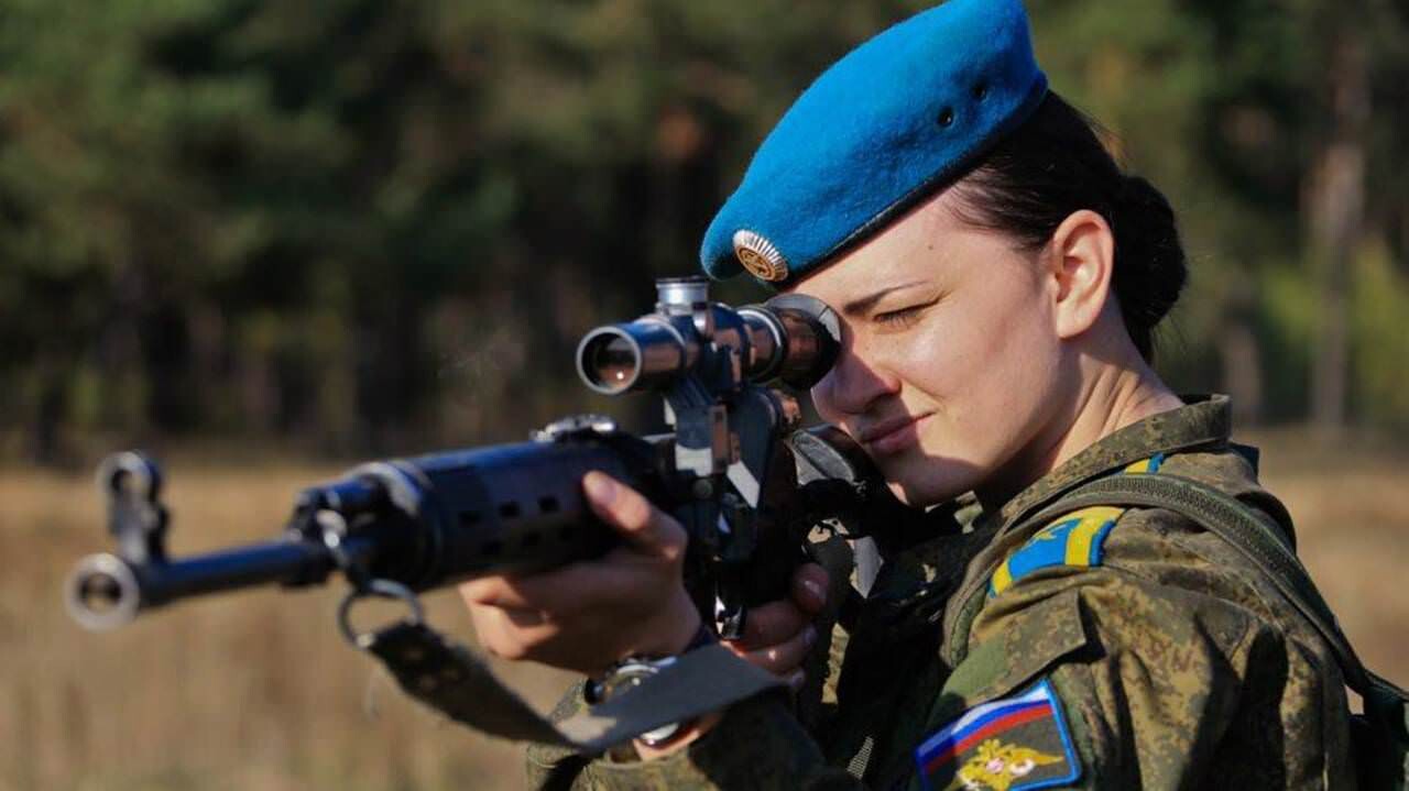 girls and guns 23