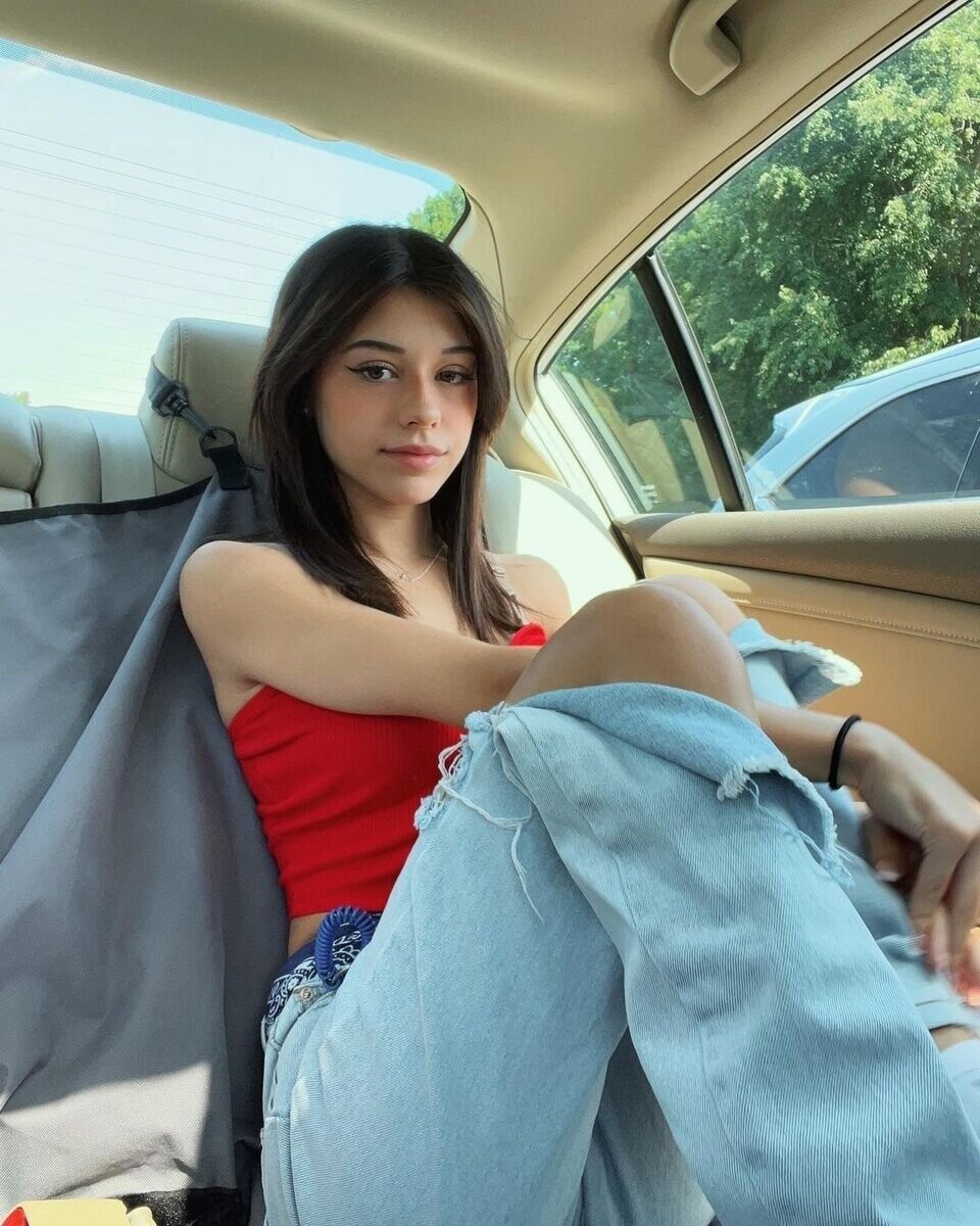 tiktok star Rachel Brockman 6