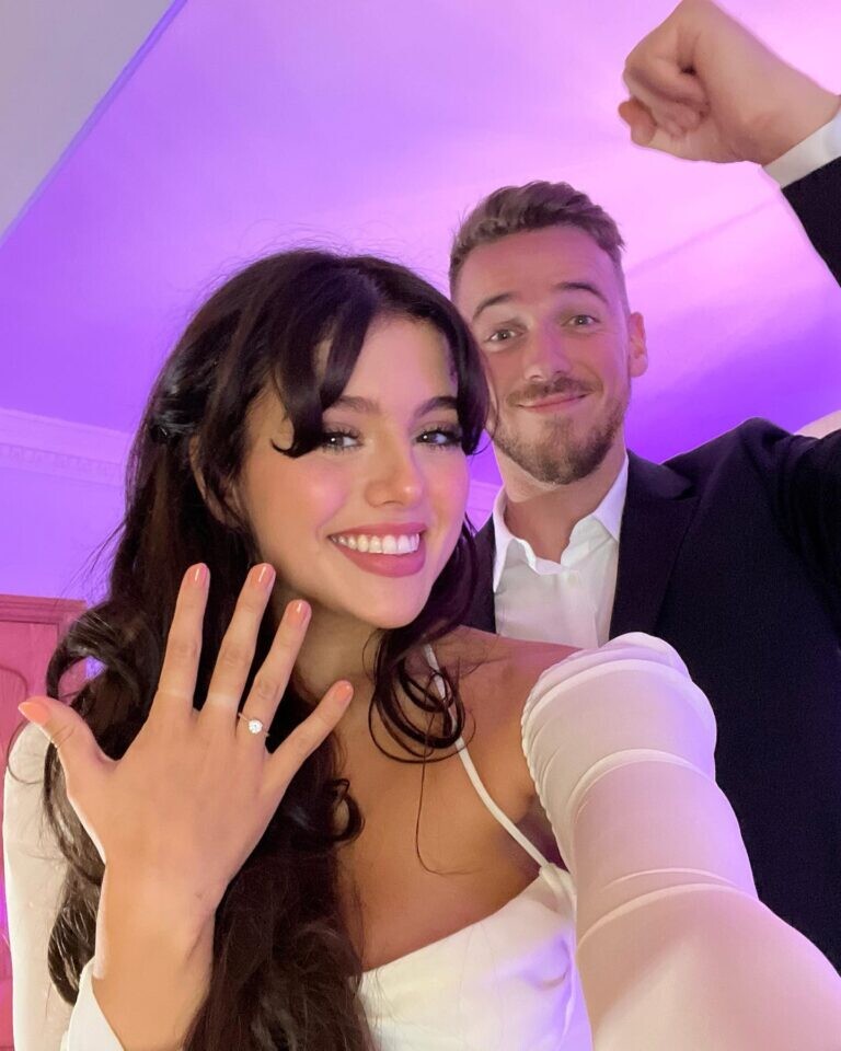 Model Emily Black 16