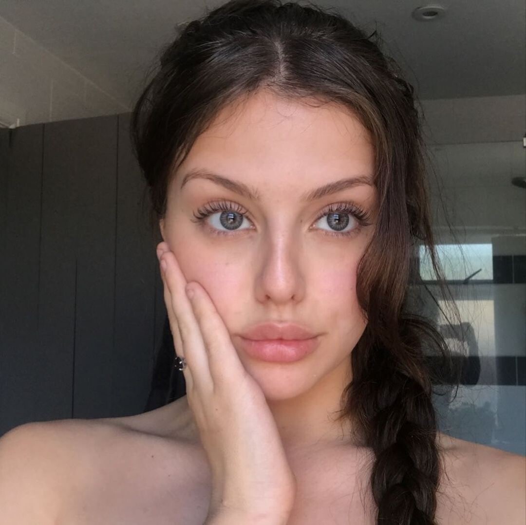 Model Emily Black 20