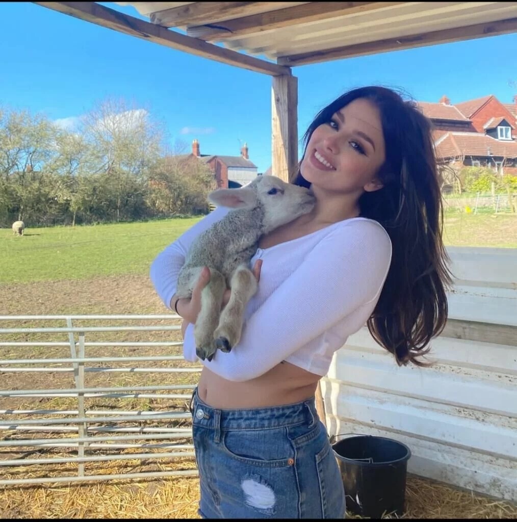 Model Emily Black 27