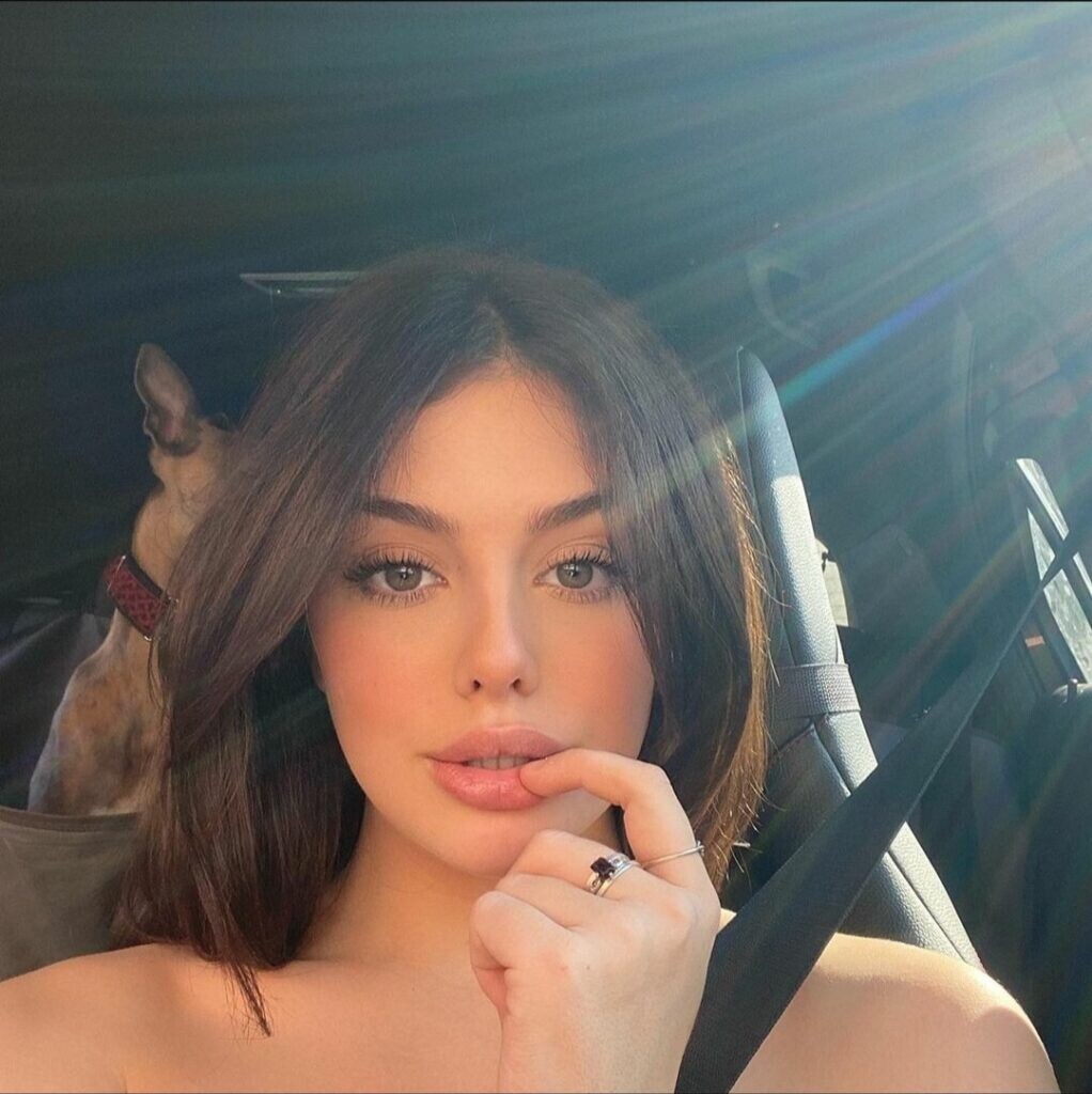 Model Emily Black 28