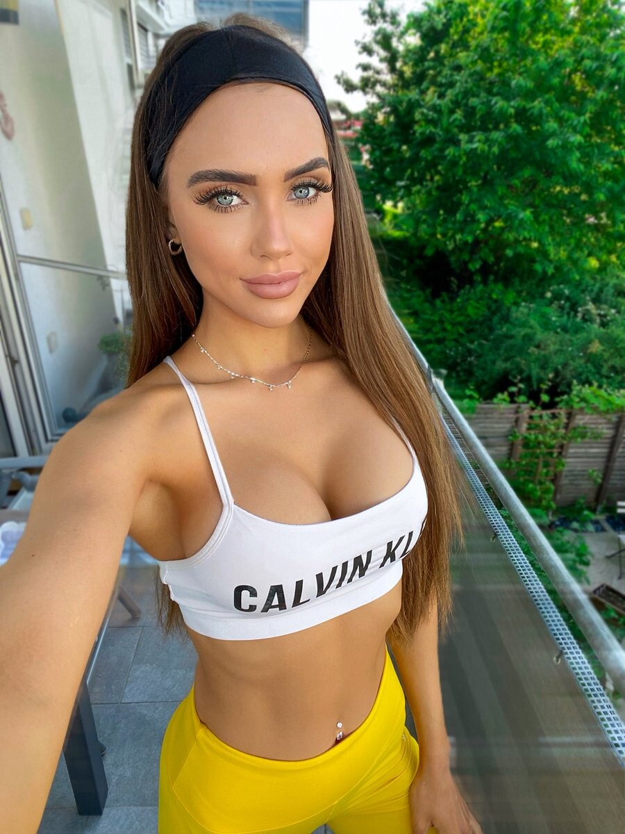 Model Isabella Leeb 22